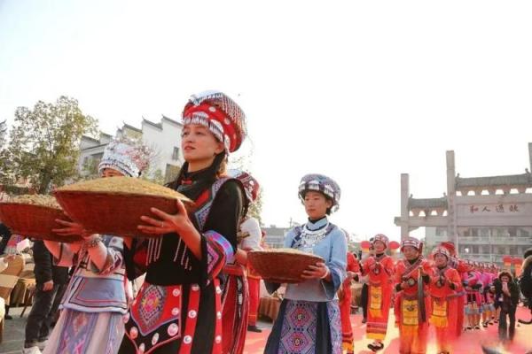 土族的传统节日和风俗习惯有哪些