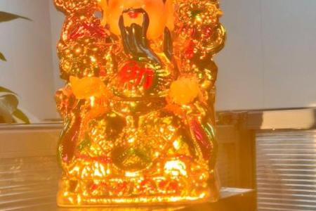 财神爷香炉放钱吗