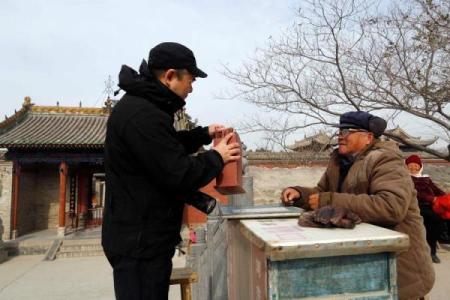 算命的管来算命的人叫什么