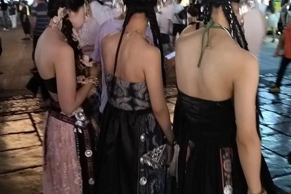桂林阳朔西街算命先生