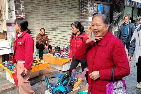 桂林阳朔西街算命先生