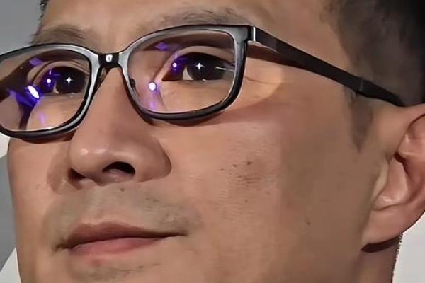 正八字眉的男人面相分析 男人哪种眉毛最好