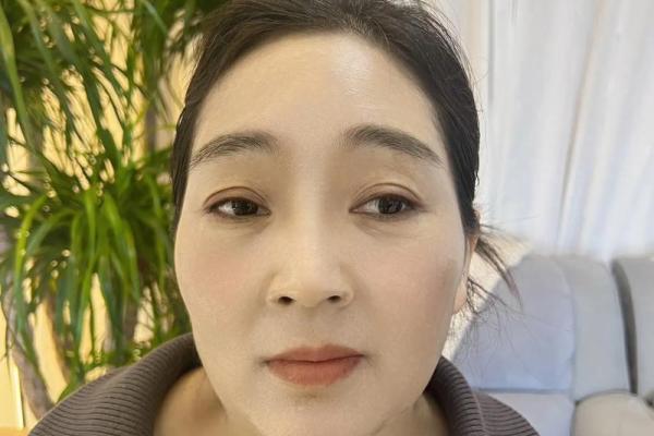 八字眉的女人面相命运事业发展如何