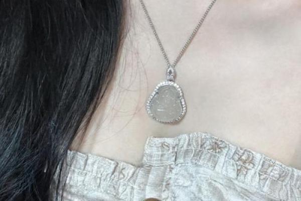 八字水多的女性佩戴什么饰品可以旺财呢
