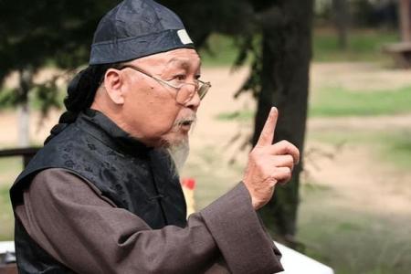 民间故事：村姑去算命，询问姻缘，算命仙：你丈夫正躺在大柳树下