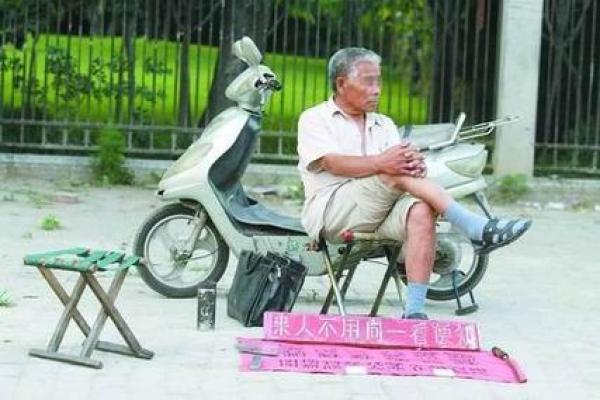 有必要?家长花费数万填志愿,给孩子算命测方位! 有必要?家长花费数万填志愿,给孩子算命测方位!