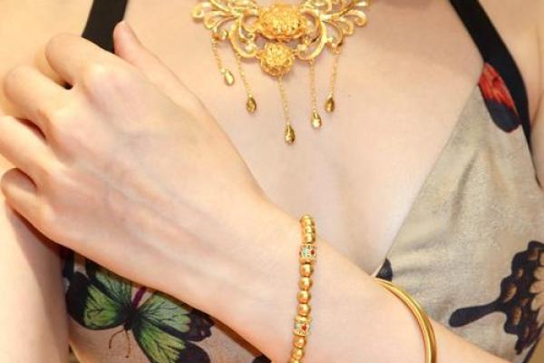 八字水多的女性适合佩戴哪些首饰呢