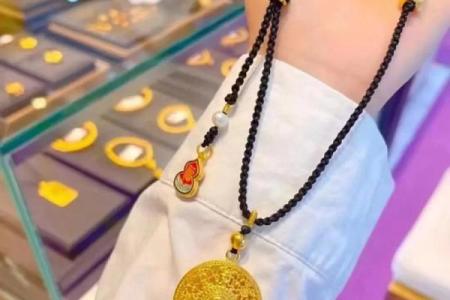 八字水多的女性适合佩戴哪些首饰呢