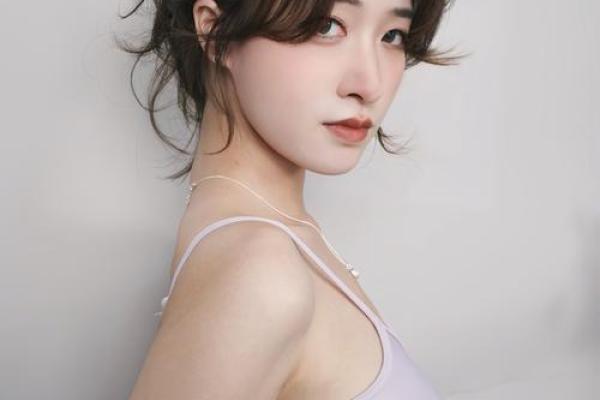 都说八字刘海特别好看,还真是这样,众刘海表示甘拜下风 都说八字刘海特别好看,还真是这样,众刘海表示甘拜下风