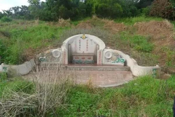 墓地风水坟地里埋什么旺家风水 墓地风水坟地里埋什么旺家风水