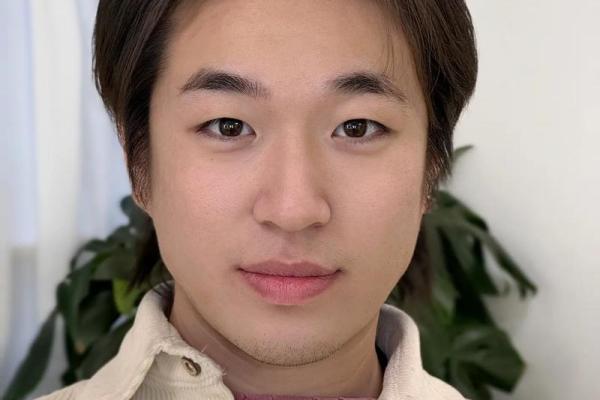 眉间八字纹面相男人