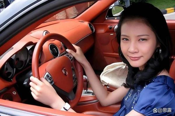 宋汶霏八字综合分析：命主独具匠心，见机行事，善于应变，较强的好胜心和领导才能，但也容易过于自信和独断，需要注意平衡自我和他人的关系。