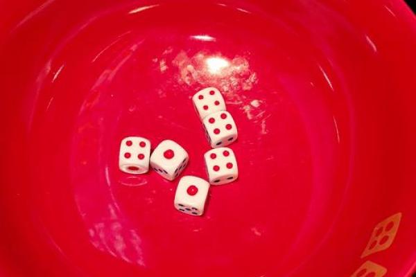 抽牌算命的抽牌图片