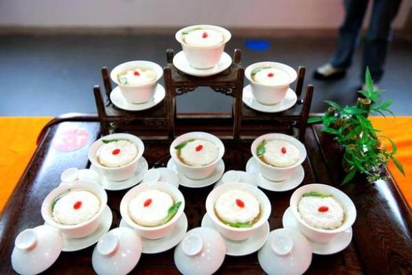 十二星座适合哪个女生做饭吃