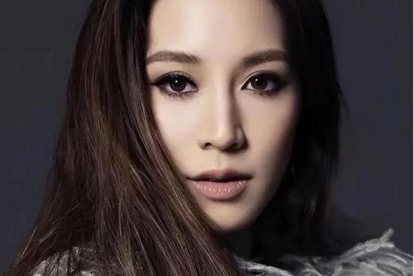 “千亿儿媳”徐子淇:娘胎就算好八字,为嫁豪门父亲不惜迁祖坟? “千亿儿媳”徐子淇:娘胎就算好八字,为嫁豪门父亲不惜迁祖坟?