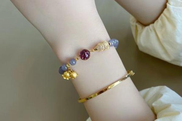 八字偏弱的人宜佩戴什么饰品为好呢 八字偏弱的人宜佩戴什么饰品为好呢